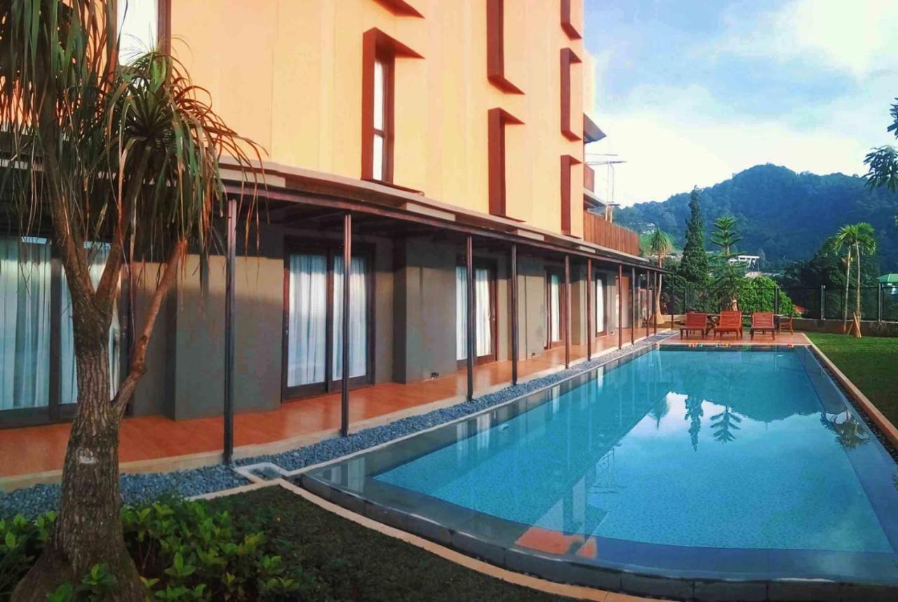 Hotel Grand Metro Puncak Cibodas Esterno foto